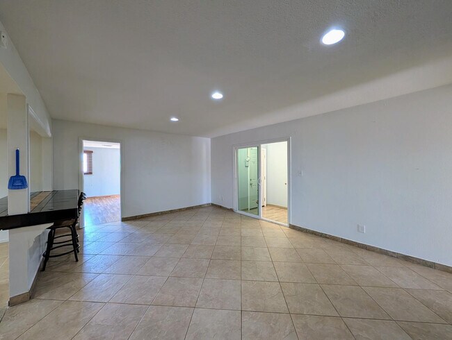 Building Photo - 3848 W North Ln
