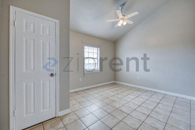 Building Photo - 815 E Sugarcane Dr