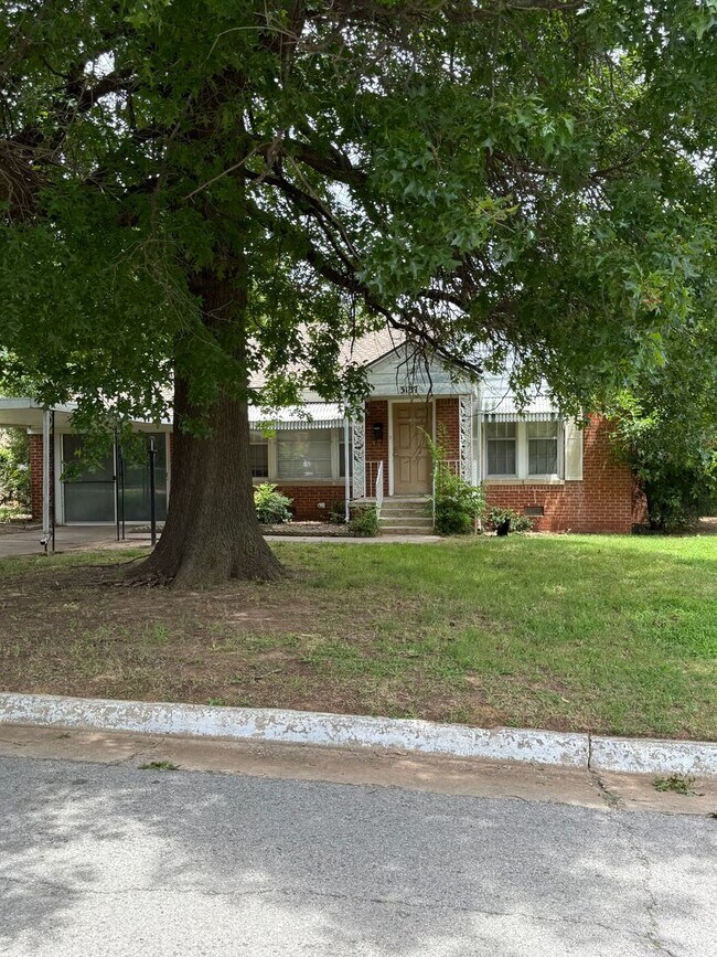 Building Photo - Charming 3-Bedroom Home in Quiet NW OKC Ne...