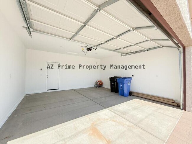 Building Photo - 9810 W Pinchot Ave