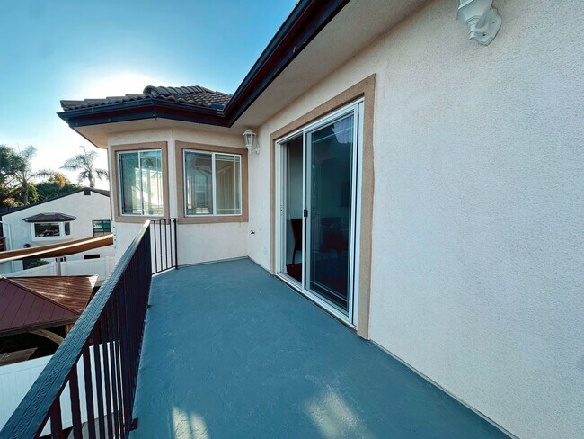 Building Photo - Multi-Generational 5-Bedroom, 4 Bath Home ...