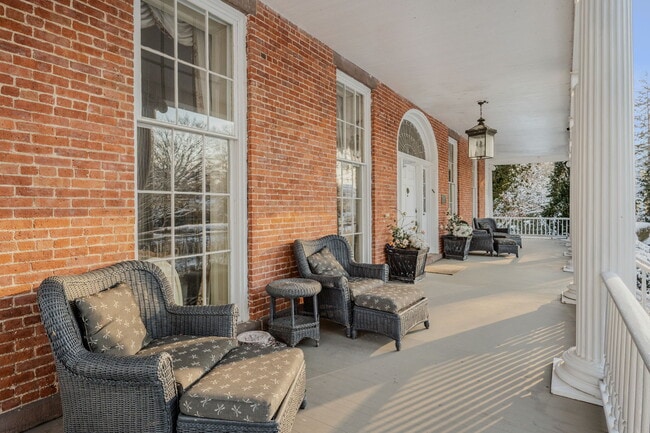 Building Photo - 9 Lyme St