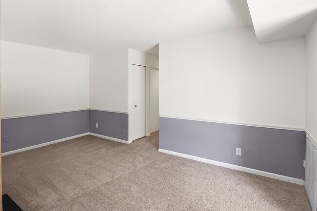 Building Photo - 5923 Tamar Dr