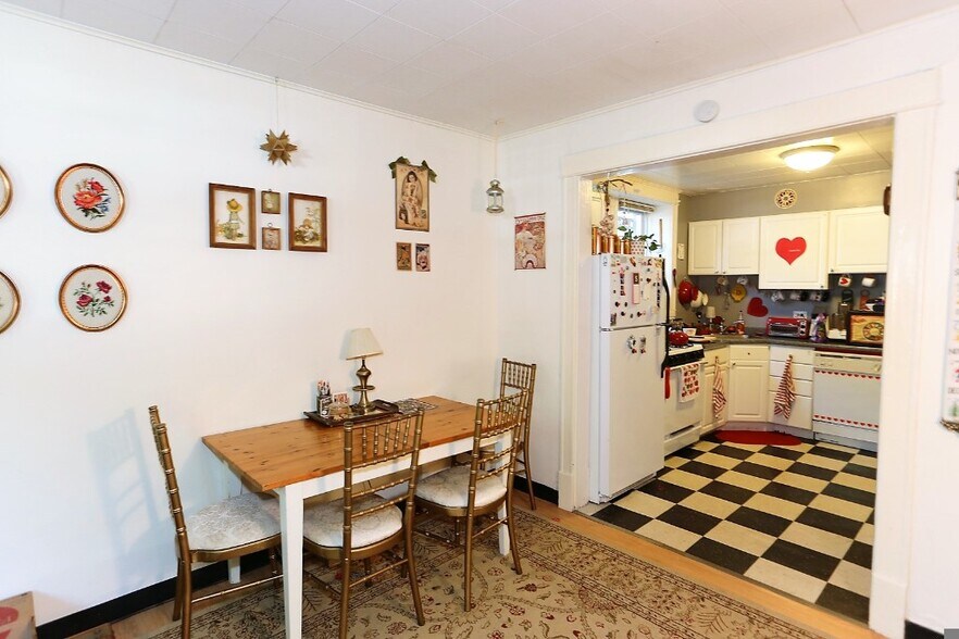 Building Photo - 2647 N Sacramento Ave