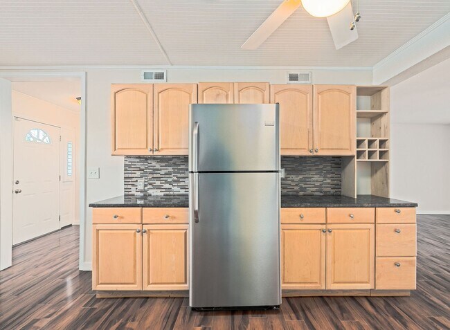 Building Photo - Life at the Heart of Lowcountry Living in Mt. Pleasant!