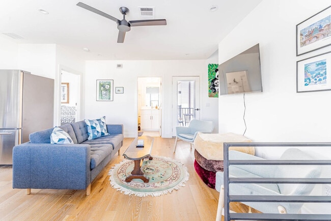 Building Photo - 1128 Chicon St