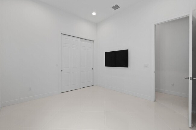 Building Photo - 9019 SW Terzi Wy