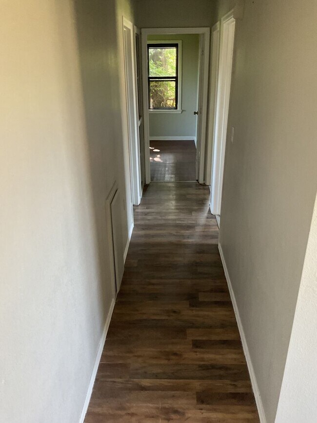 Building Photo - Cute updated home for rent