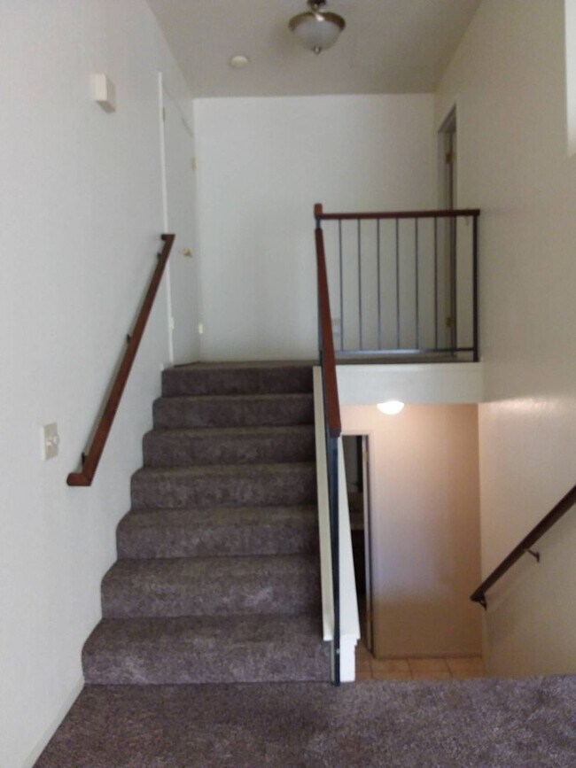 Building Photo - 450 Solar Way