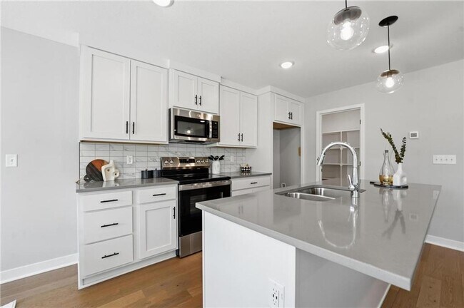 Building Photo - 707 Glenn Cir