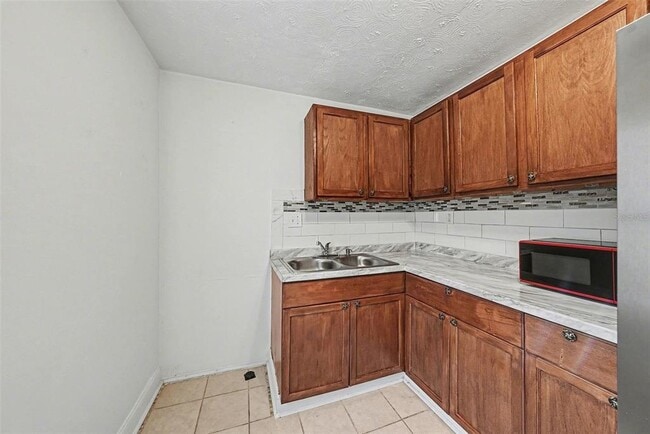 Building Photo - 816 W Minnehaha St