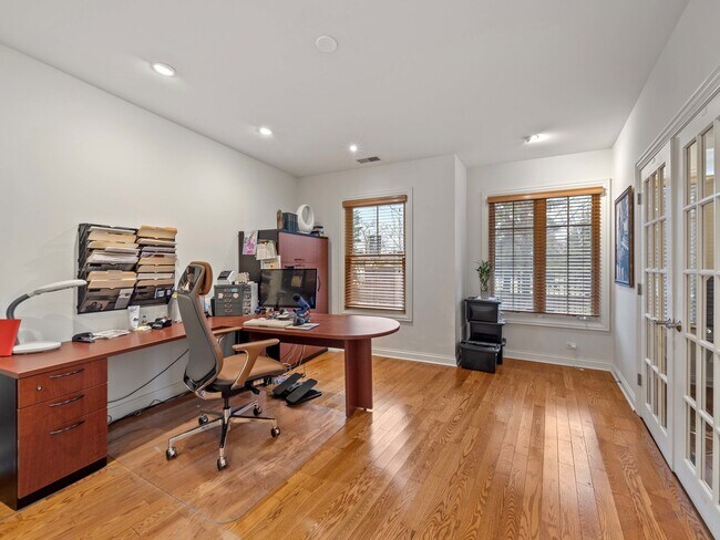 Building Photo - 2048 Valor Ct