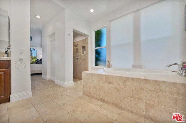 Building Photo - 14 Via Santa Velera