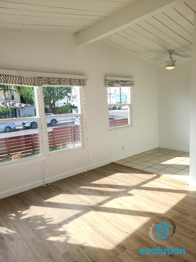 Building Photo - 4323-4333 Gresham St - 1405 Grand Ave