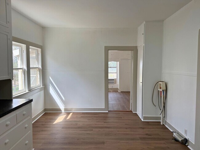 Building Photo - 1810 7th St