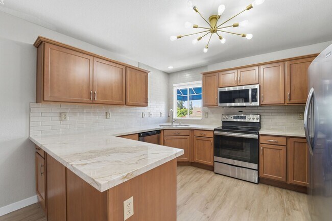 Building Photo - Fully Updated 2 Bed Mesa Condo | Quartz Counters + Pool & Spa