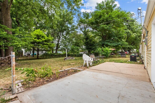 Building Photo - 1415 Plaza Pl