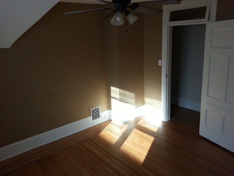 Building Photo - 516 4th Ave SE