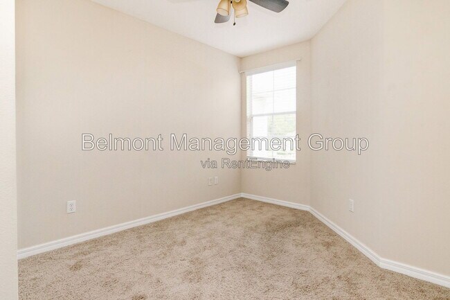 Building Photo - 9426 Silver Buttonwood St