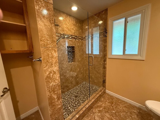 Building Photo - 4028 W Augusta Ave