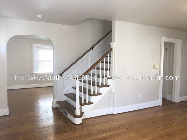 Building Photo - 1533 Brandon Avenue Southwest