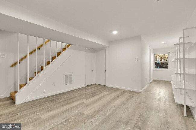 Building Photo - 2205 Observatory Pl NW