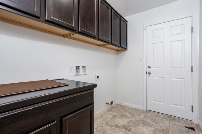 Building Photo - 6212 Ajooni Ct