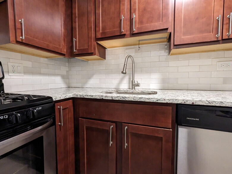 Building Photo - 456 W Barry Ave