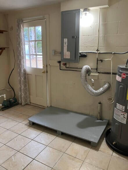 Building Photo - 7461 W Village Dr