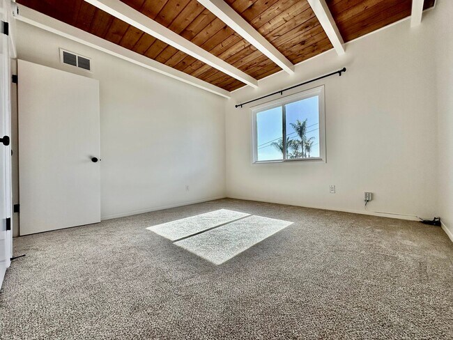 Building Photo - SDS T 1260