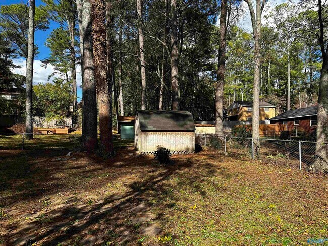 Building Photo - 2602 Vinyard St NE