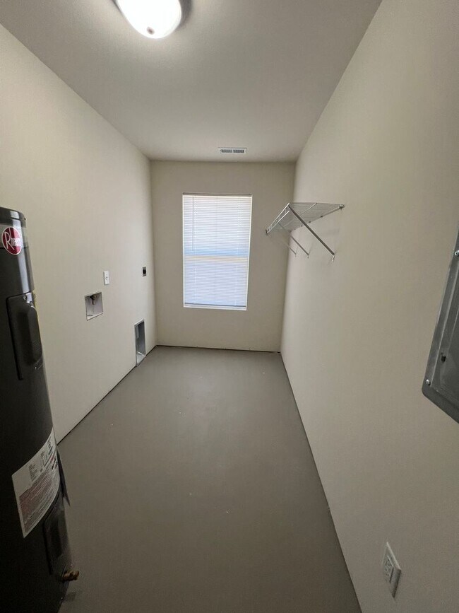 Building Photo - NEW 3 bed/2 bath with 1 car garage for lea...