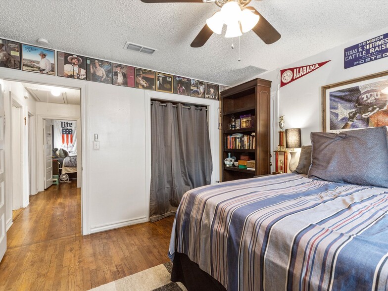 Building Photo - 3508 W Biddison St