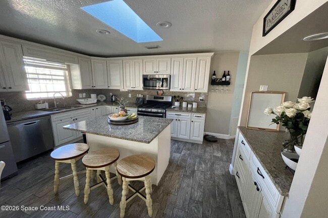 Building Photo - 6550 Corsica Blvd