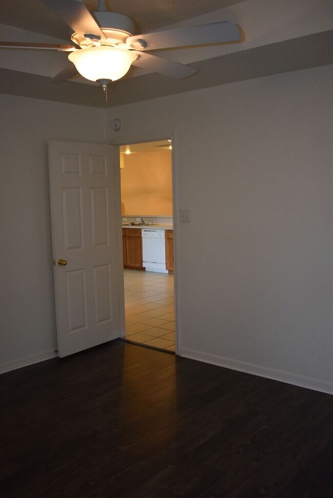 Building Photo - 910 Rebecca Ln