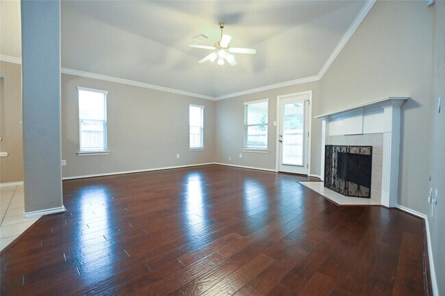 Building Photo - Promenade Lane, Pearland, TX 77584 - 4 BR 2 BA single-family home