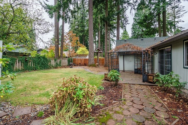 Building Photo - 3 Bedroom 2 Bath Single Level with Fence B...