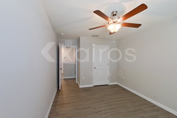 Building Photo - 8704 SW 44th Ct