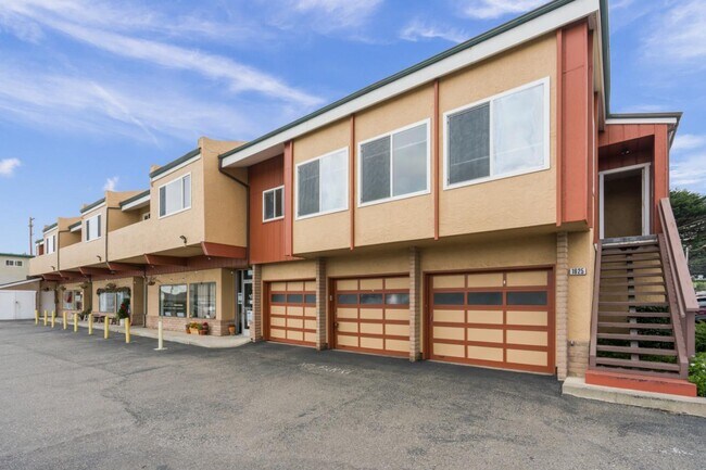 Building Photo - 1625 Palmetto Ave