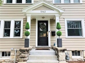 Building Photo - Large bright and clean Brookside home