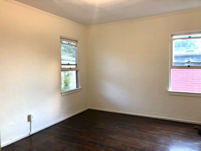 Building Photo - 1333 Allesandro St