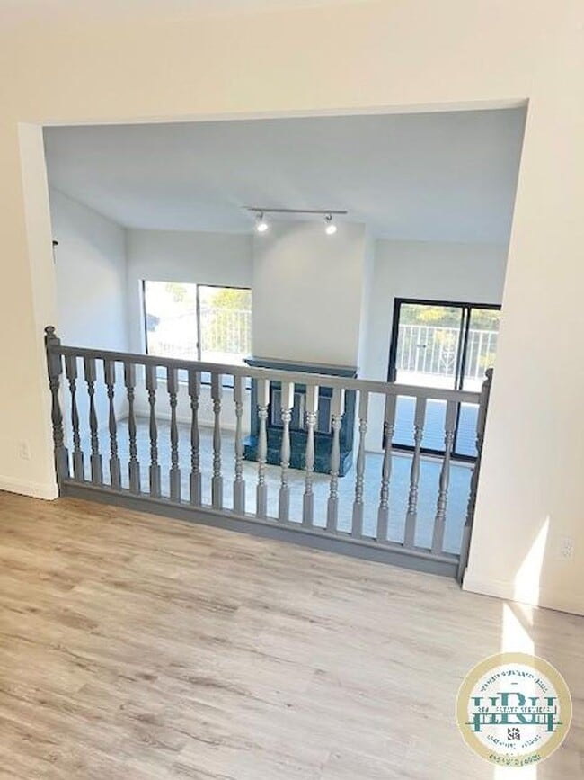 Building Photo - Spacious 3BR|2.5BA Home in the heart of Br...