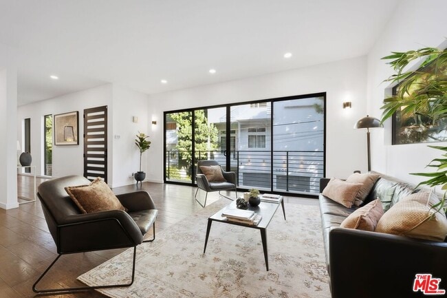 Building Photo - 3601 Dixie Canyon Pl