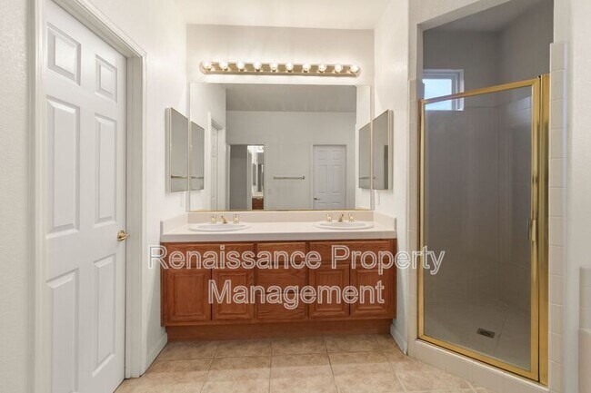 Building Photo - 492 Quail Run Cir