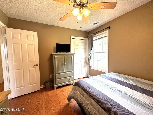Building Photo - 304 Woody Way