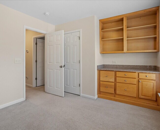Building Photo - Gorgeous Townhome in Great Raleigh Location!