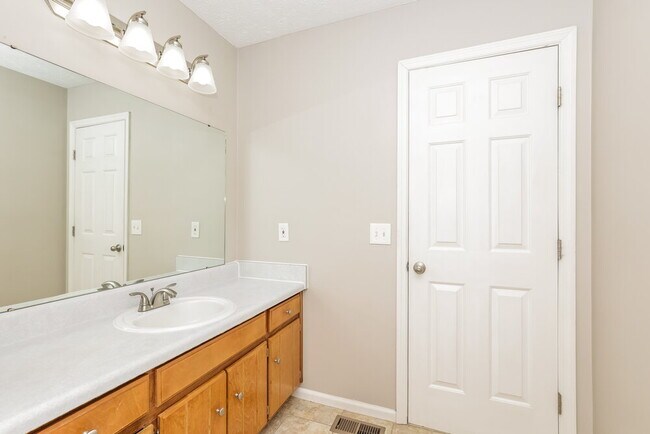 Building Photo - 1106 Lillian Ct