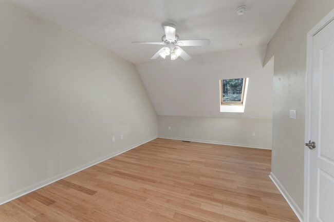 Building Photo - 32 Suffolk Ct