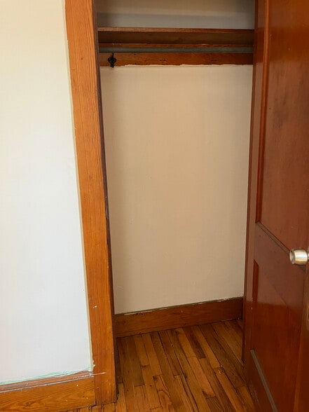 Building Photo - 117 Perry Ave