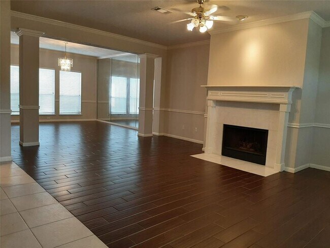 Building Photo - 1385 El Camino Village Dr